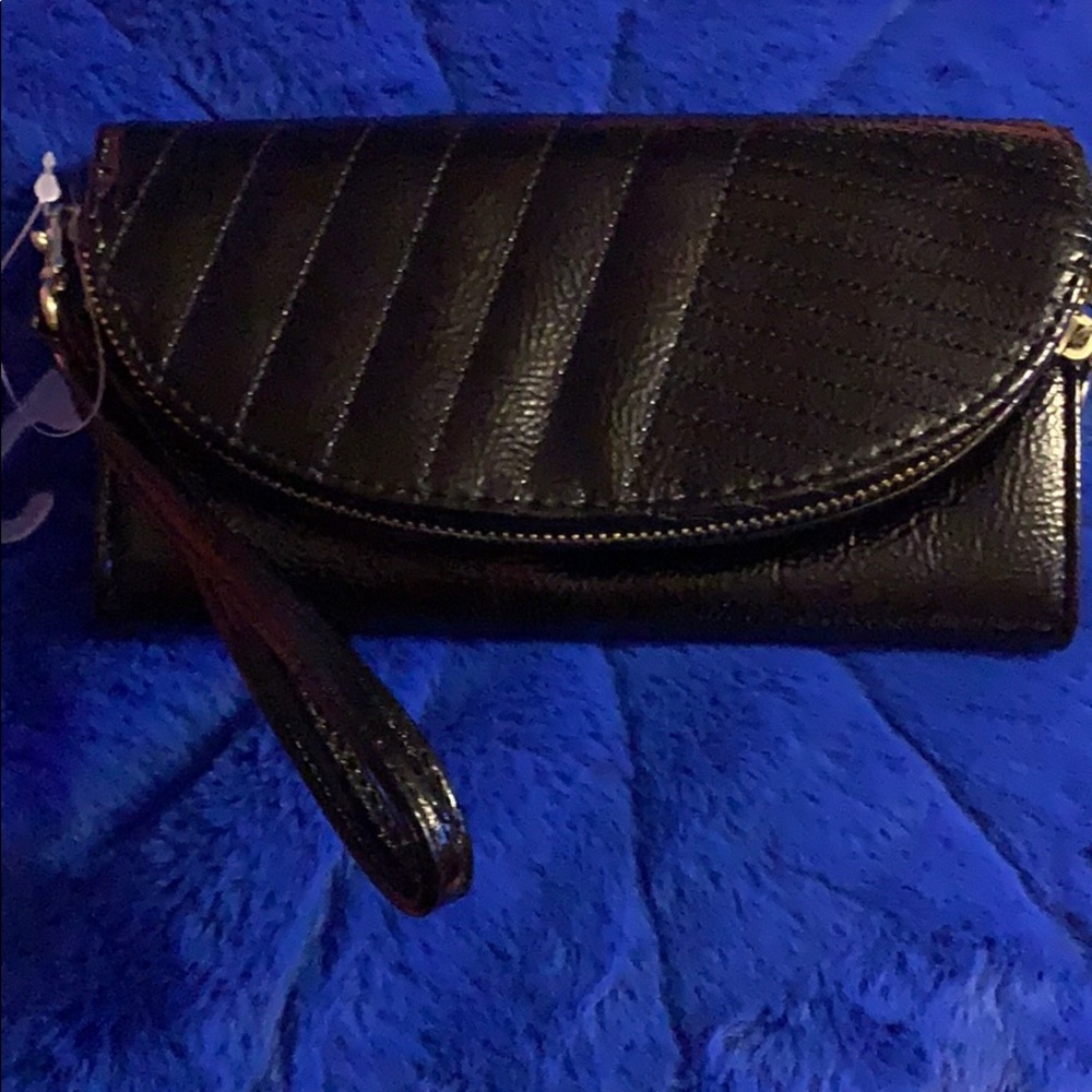 Black clutch